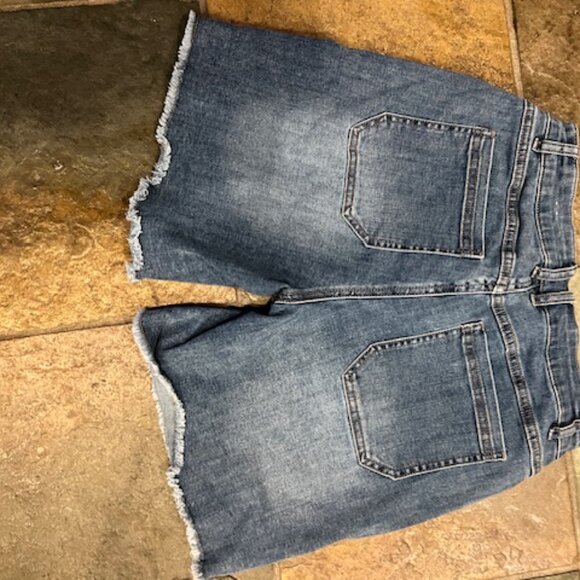 Tribal Jeans Audrey Mid-Rise Bermuda Denim Shorts - Size 4 - Picture 3 of 3